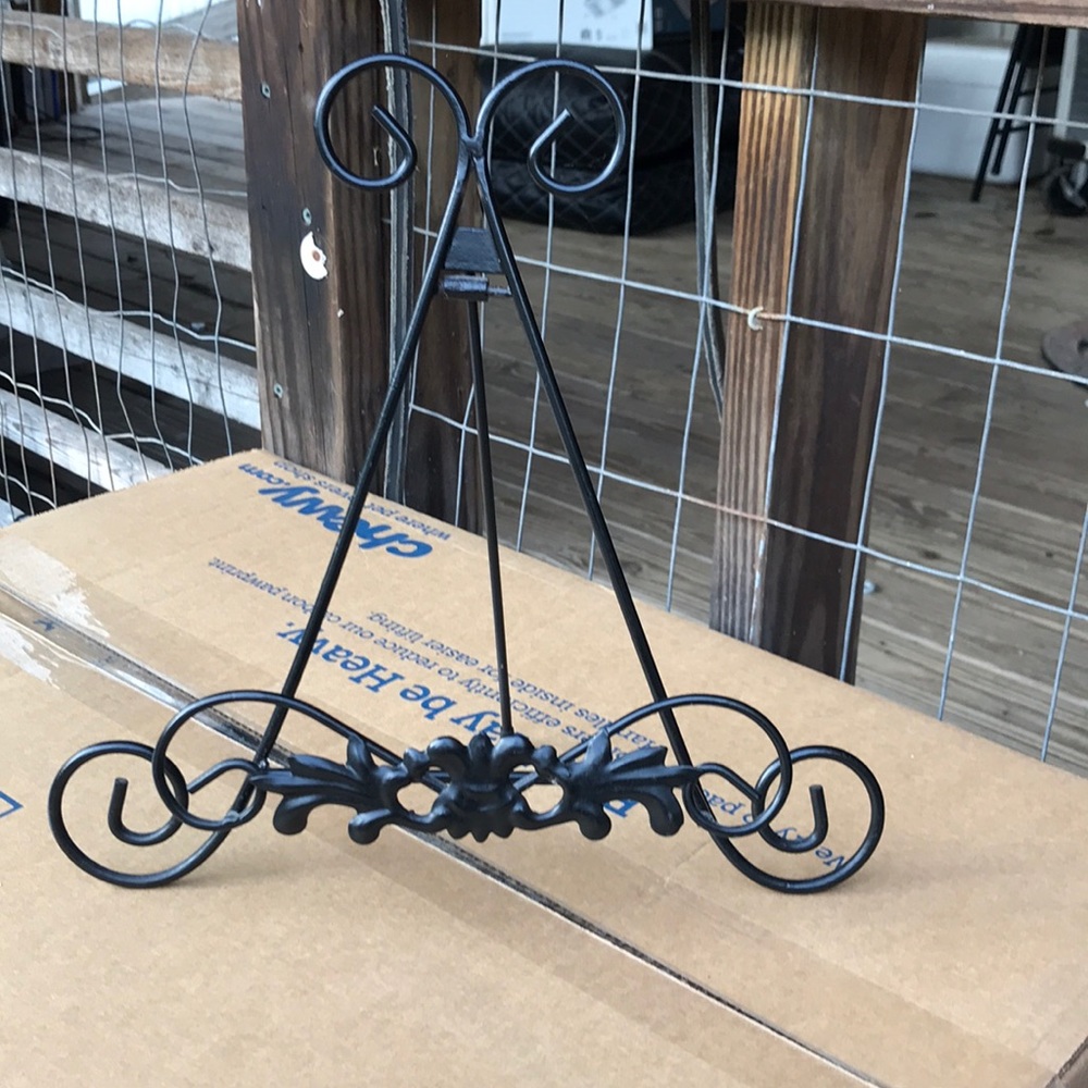 Black easel thing